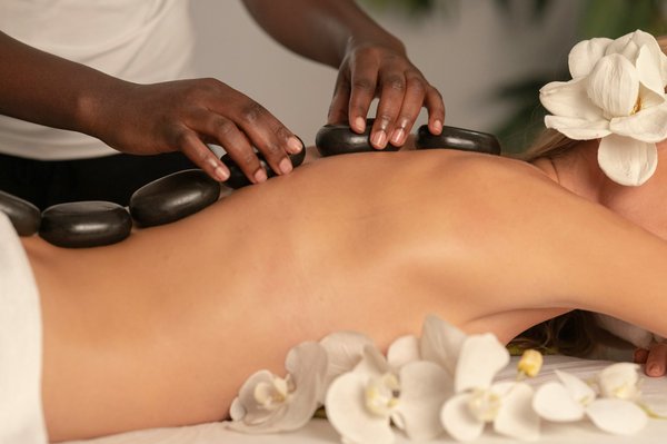 Spas et relaxation : top des locations avec bien-être inclus